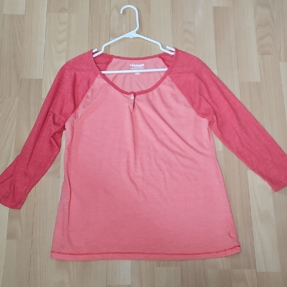 Old Navy Vintage Coral Baseball Tee Size L.